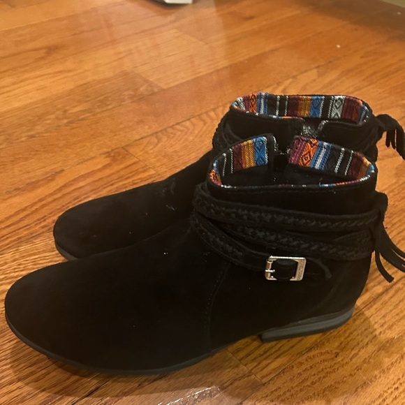 Minnetonka Shoes - Minnetonka Dixon Black Suede Western Ankle Boots Women’s 8.5 Festival Boho‎ Zip